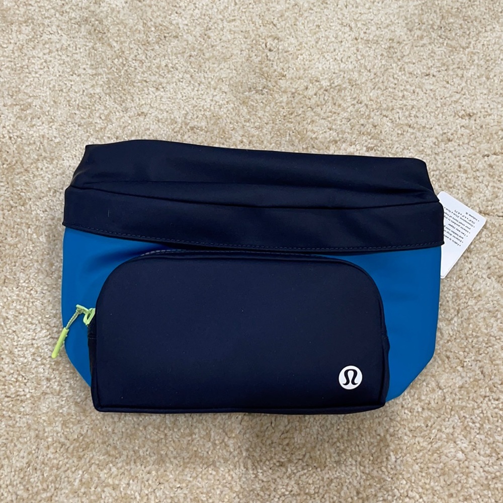 NWT the rest is written Lululemon belt bag 3L